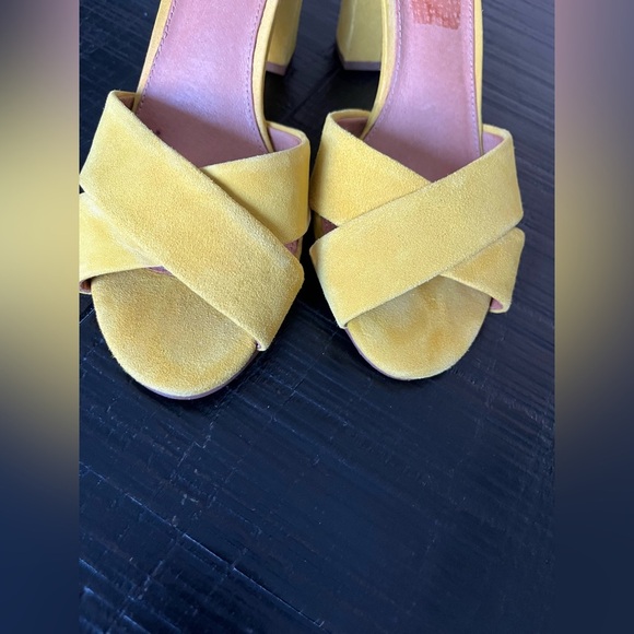 Halogen Criss Cross Block Heel Sandal Mustard Yellow SZ 7 Leather - Picture 3 of 8